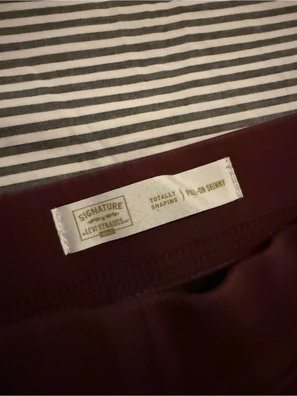 Signature by Levi Strauss Maroon Pull-On Skinny Pants